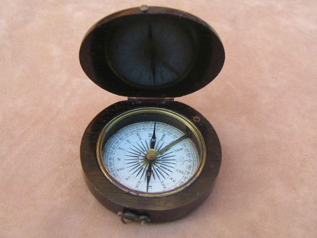 Victorian circular mahogany pocket compass
