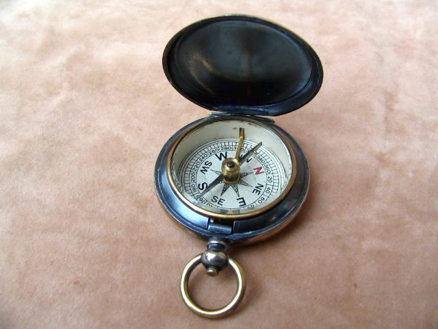 Early 20th C English pocket compass