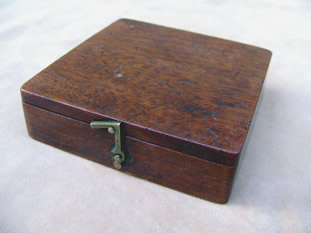 Georgian mahogany cased needle compass
